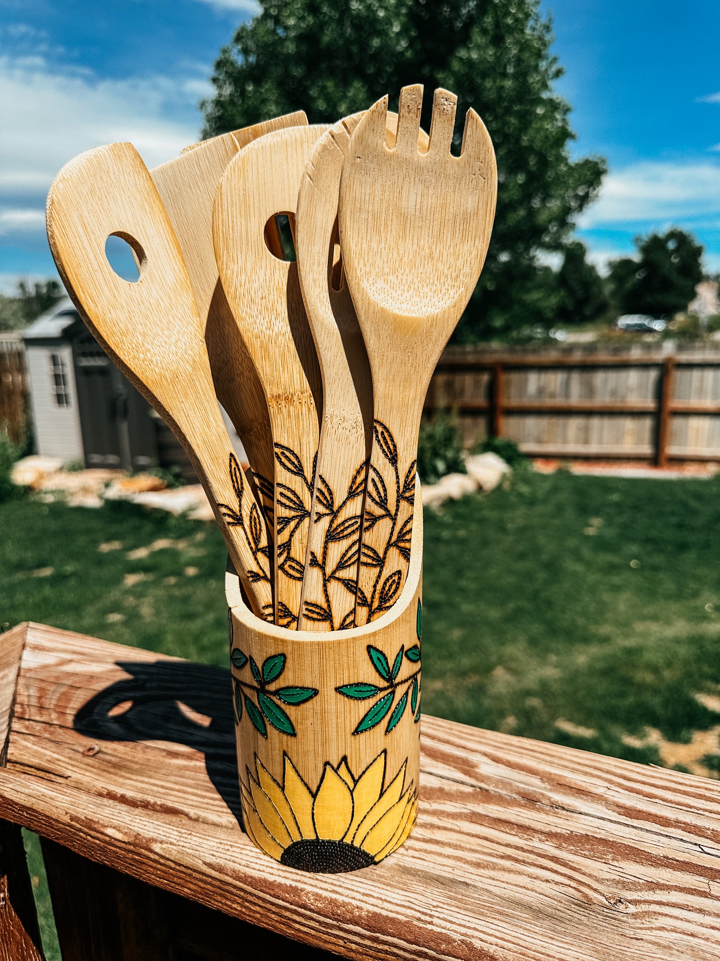 Sunflower kitchen utensil set